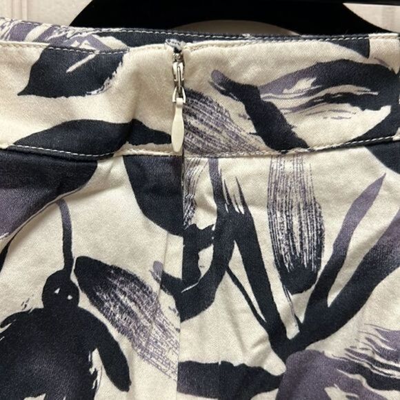 CAbi Rosie Floral Pleated Skirt Women Side Pockets Ivory and Purple - Picture 4 of 11